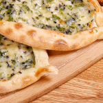 فطيرة زعتر بالجبن