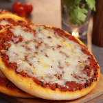 فطيرة محمرة بالجبن